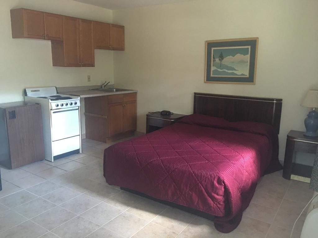 Maple Leaf Motel New Milford Экстерьер фото