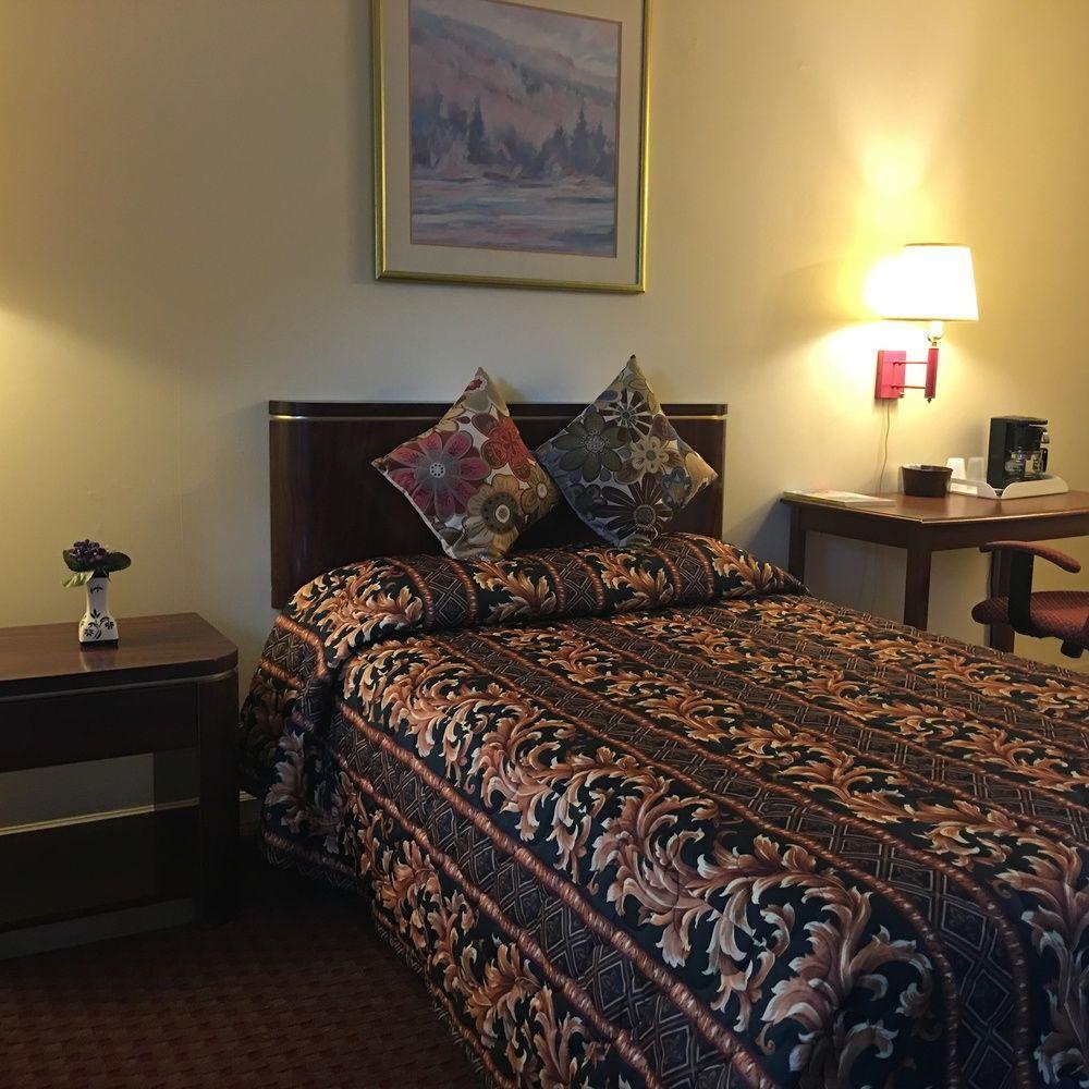 Maple Leaf Motel New Milford Экстерьер фото