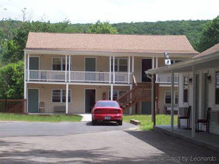 Maple Leaf Motel New Milford Экстерьер фото