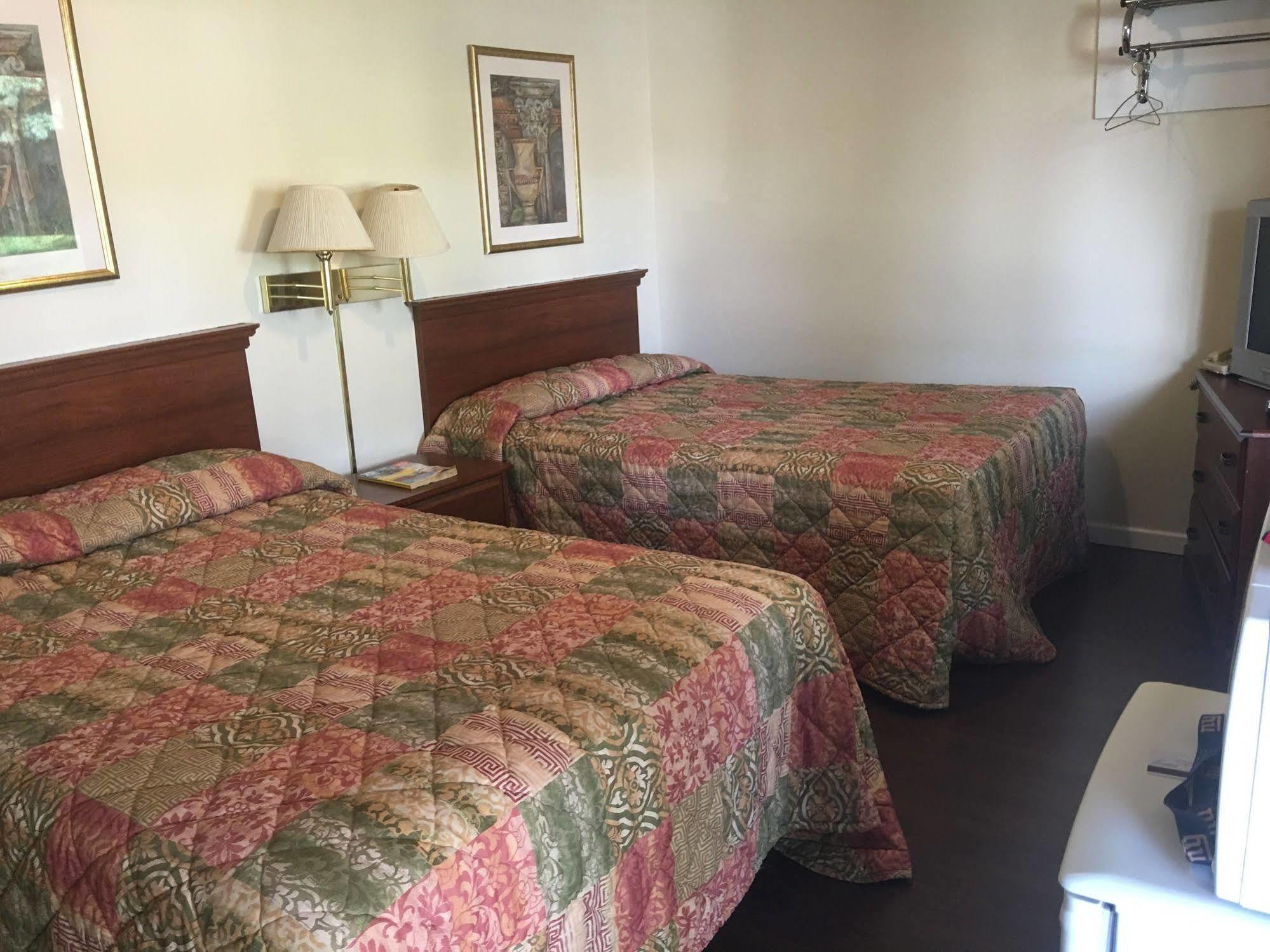 Maple Leaf Motel New Milford Экстерьер фото